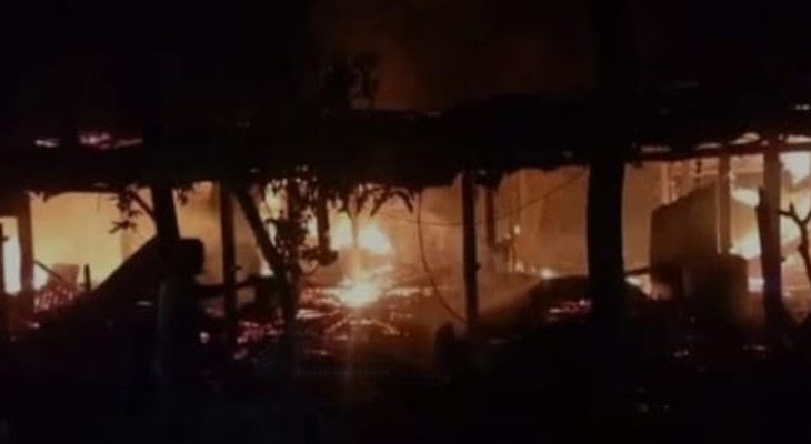 নবাবগঞ্জে ভয়াবহ অগ্নিকাণ্ডে প্রাণহানি, পুড়ে গেল ১১টি বাড়ি ও ৭ গরু